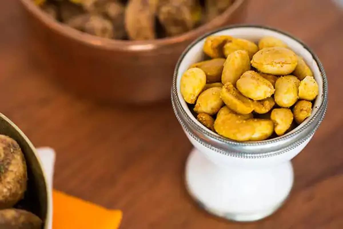 بادام زمینی و زردچوبه: انتخابی سالم برای زندگی بهتر